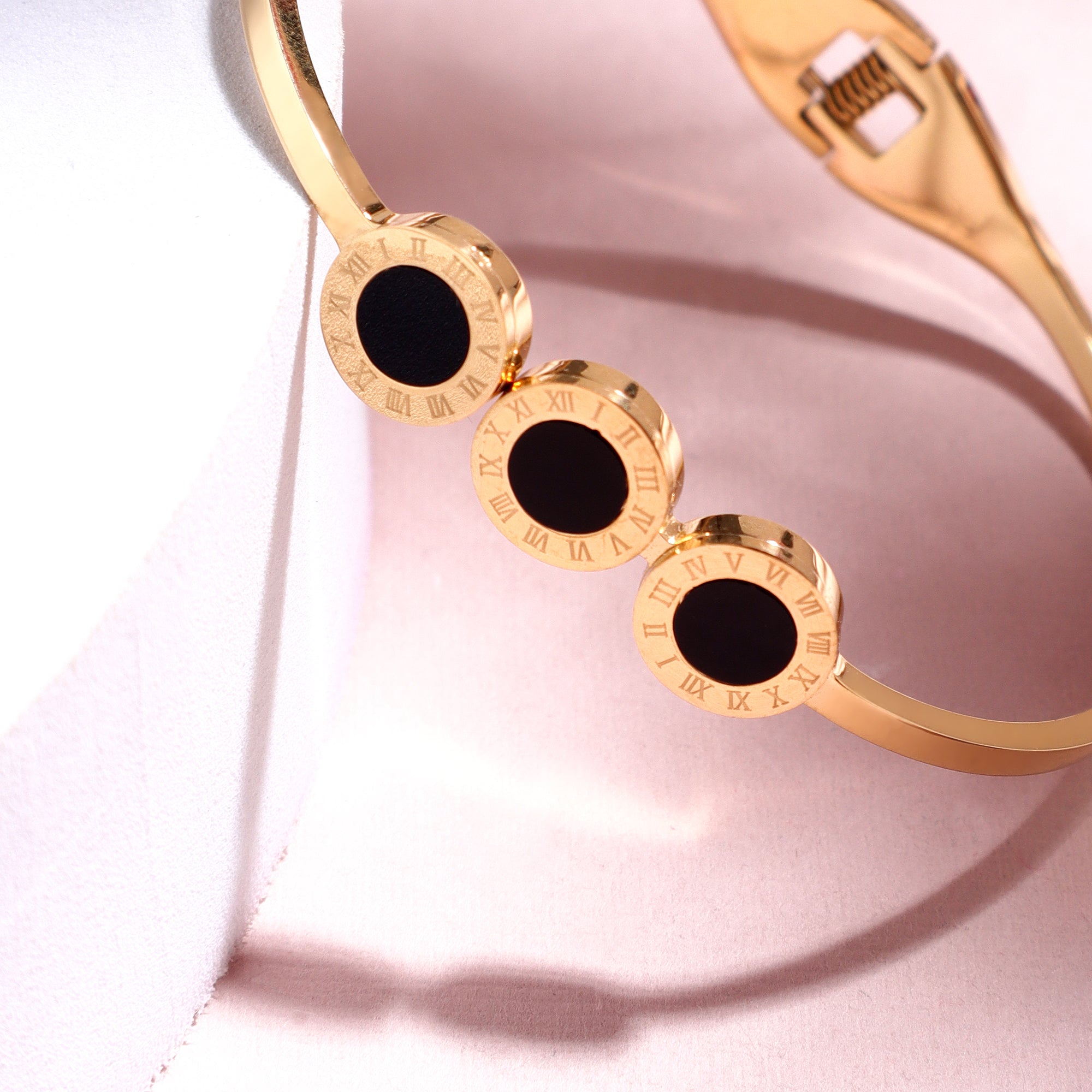 Anti-Tarnish Stainless Steel Roman Numerals Bracelet for Women & Girls – Black & Golden Elegance