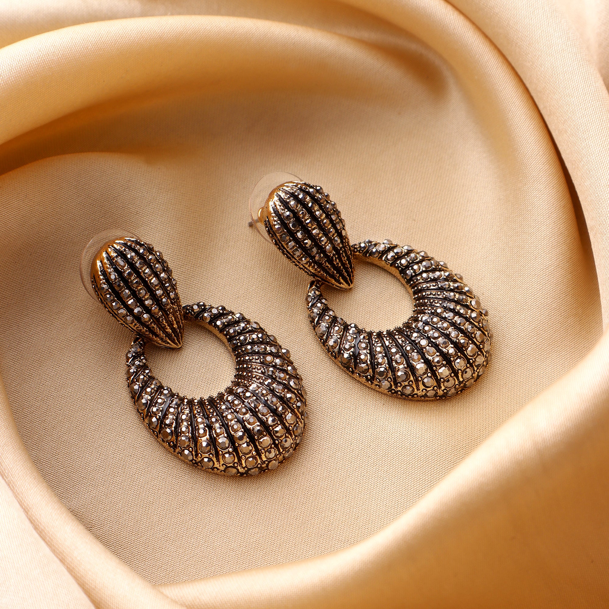 Her Jewels Antique Oval Shaped Dangler Earrings for Women & Girls – Elegant Hypoallergenic Alloy Jewelry