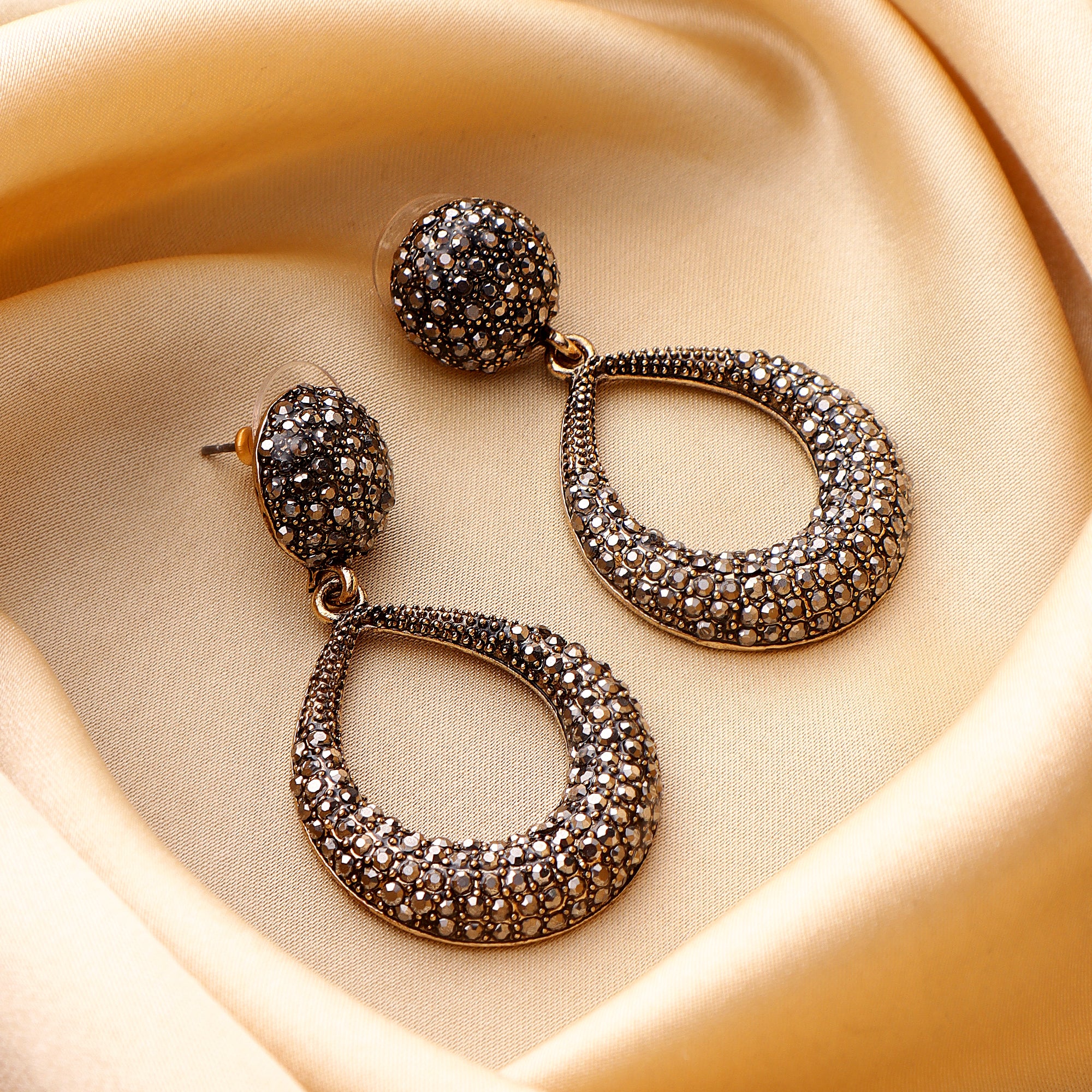 Her Jewels Antique Teardrop Dangler Earrings for Women & Girls – Elegant Hypoallergenic Alloy Jewelry