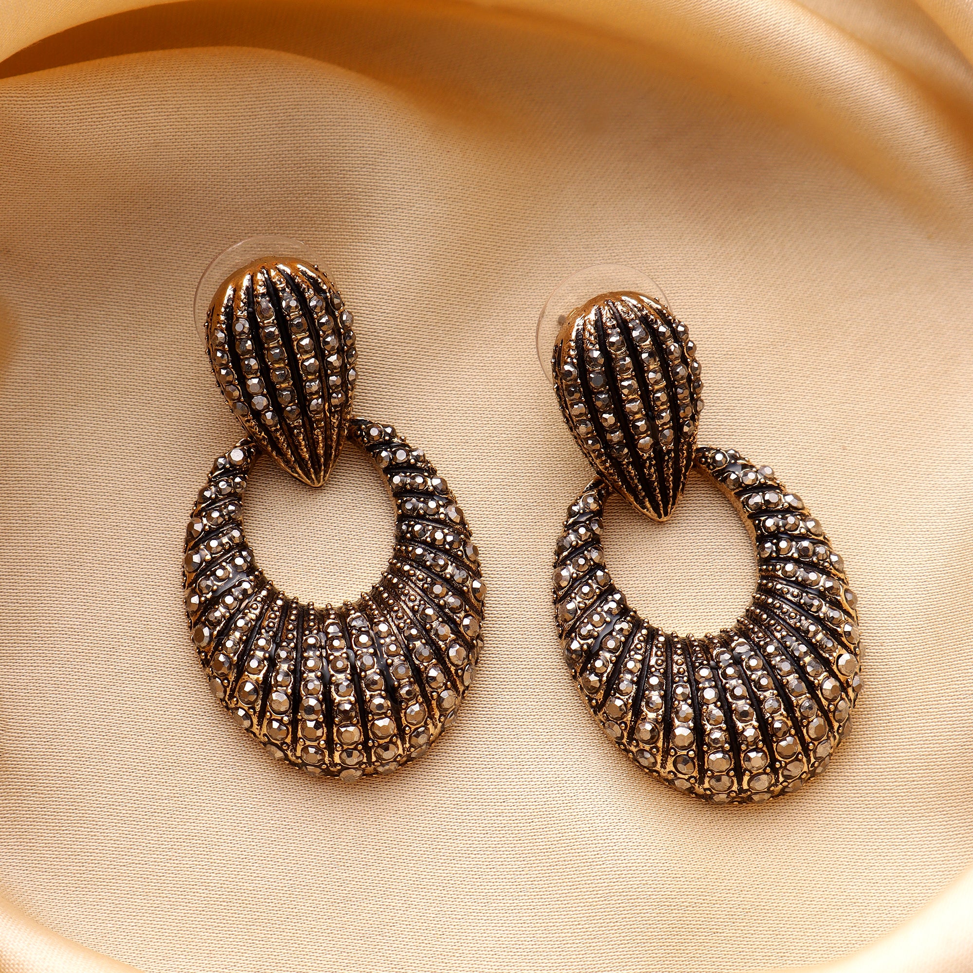 Her Jewels Antique Oval Shaped Dangler Earrings for Women & Girls – Elegant Hypoallergenic Alloy Jewelry