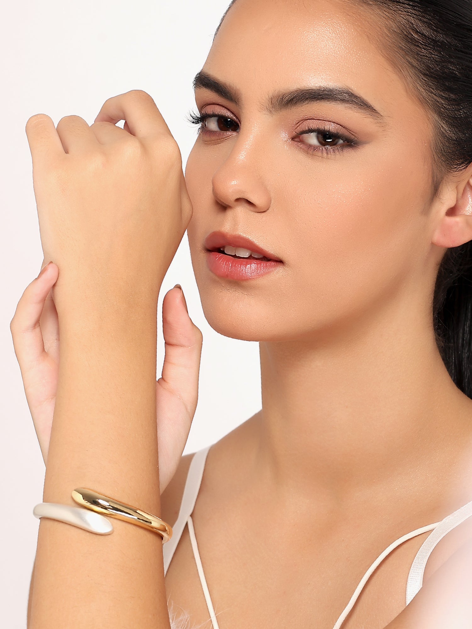 Her Jewels Anti-Tarnish Stainless Steel Two Tone Teardrop Bracelet for Women & Girls – Gold & Silver Elegance