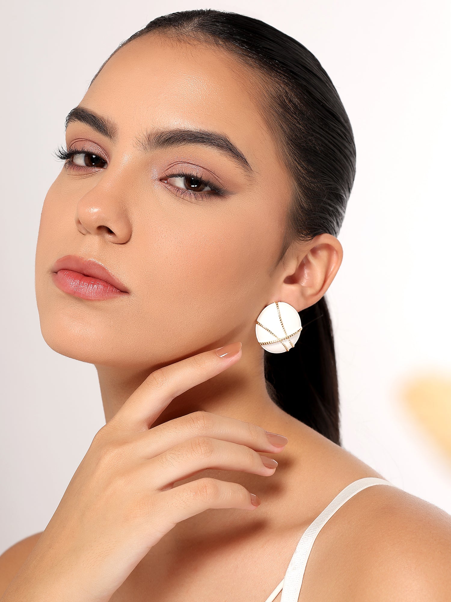 White Gold Geometric Round Earrings