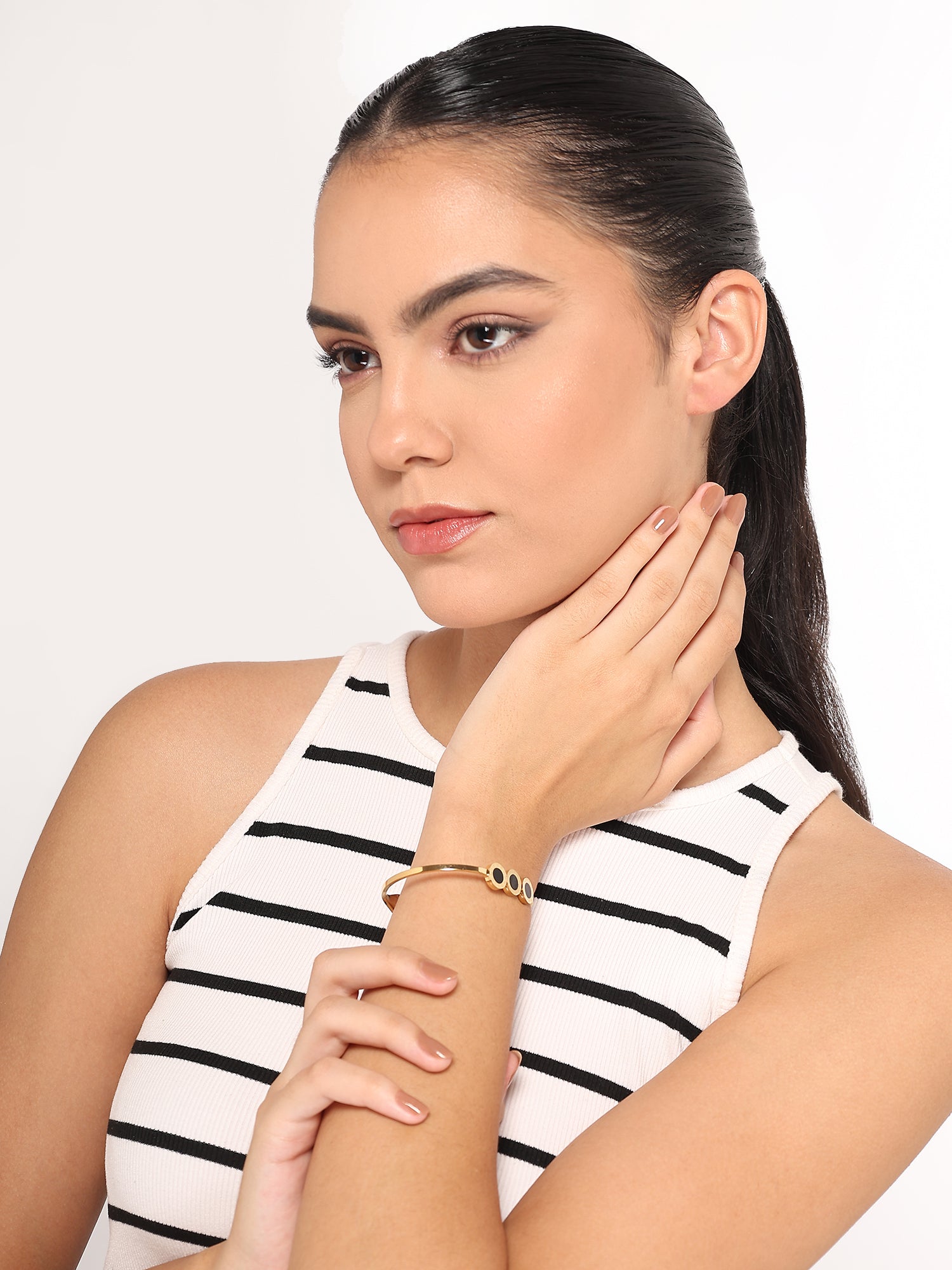 Anti-Tarnish Stainless Steel Roman Numerals Bracelet for Women & Girls – Black & Golden Elegance