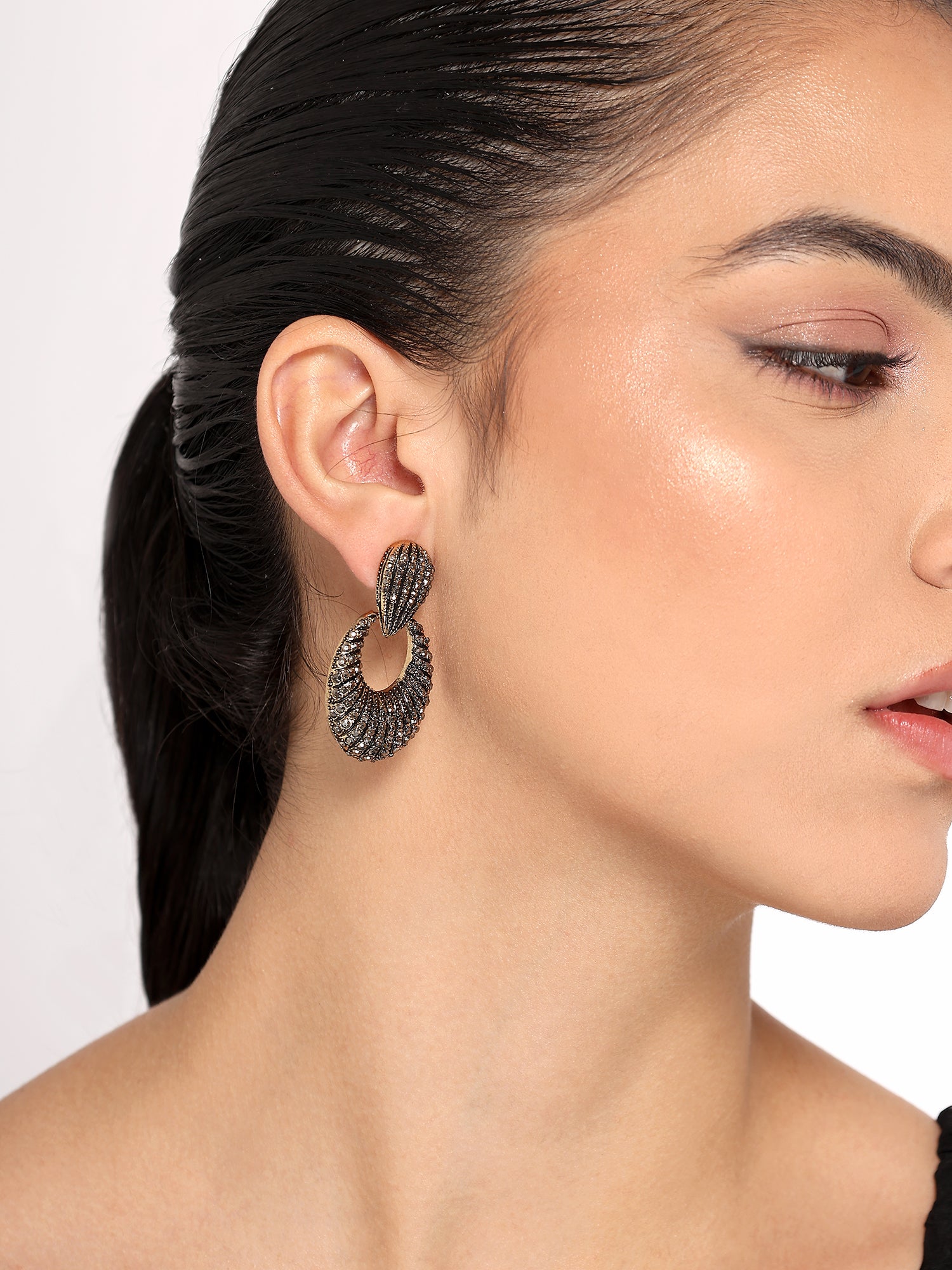 Her Jewels Antique Oval Shaped Dangler Earrings for Women & Girls – Elegant Hypoallergenic Alloy Jewelry